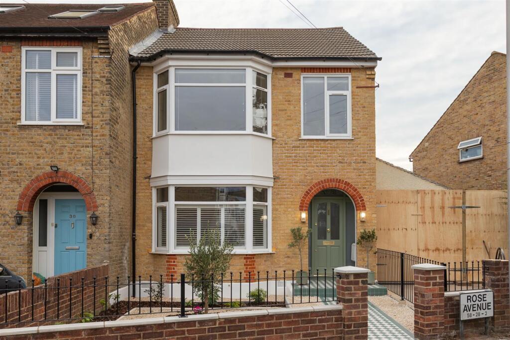 Rose Avenue, E18