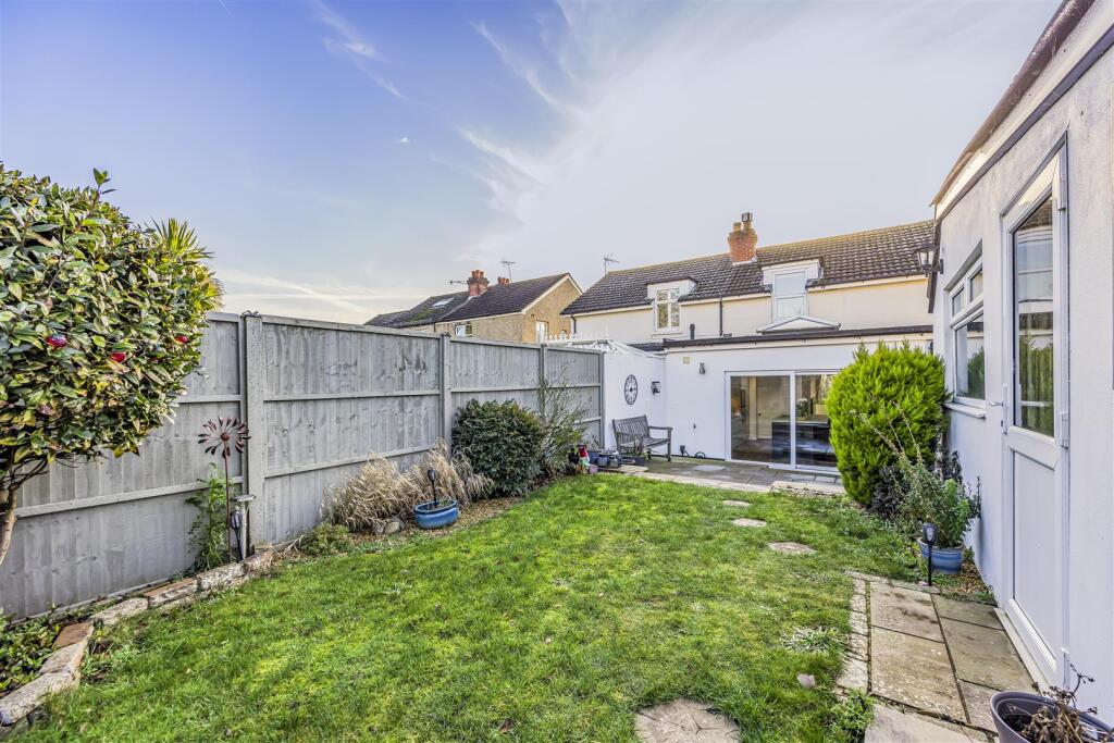 28 Silvester Road, Cowplain-PorticoMarketing-SoldB
