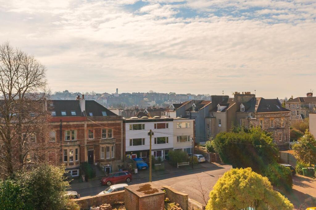 7F2R1RD - The View A.jpg