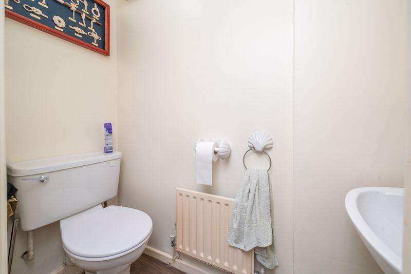 GUEST CLOAKROOM