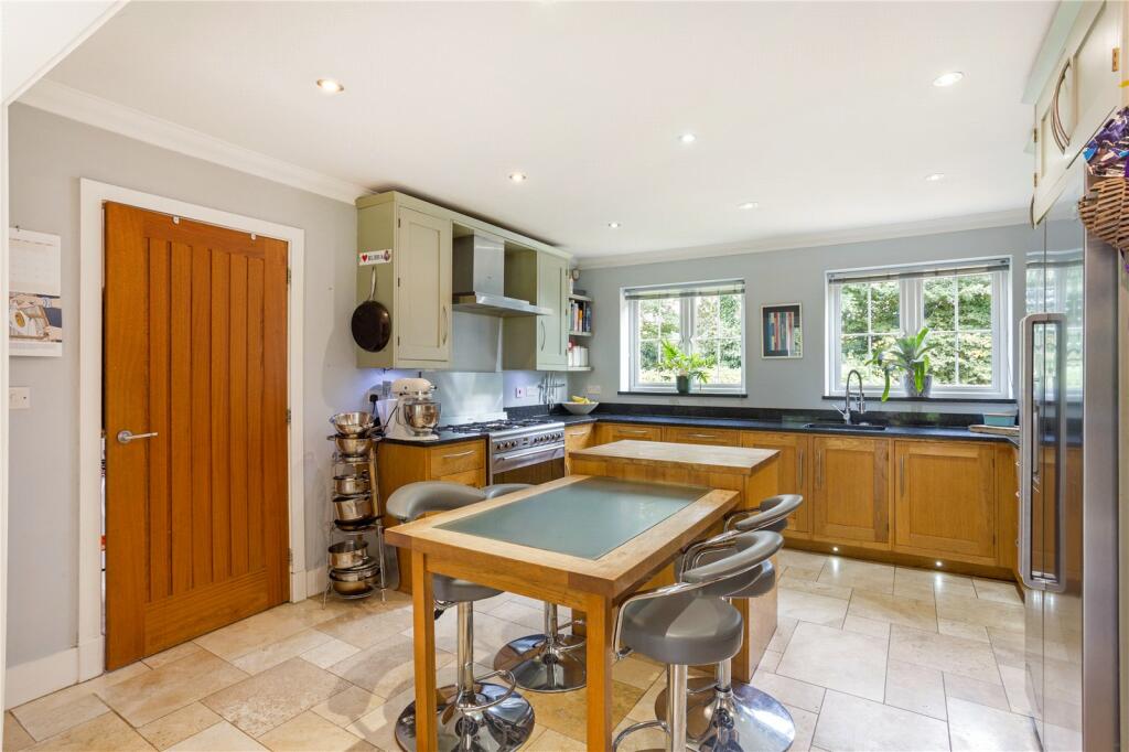 Kitchen/B'fast Room