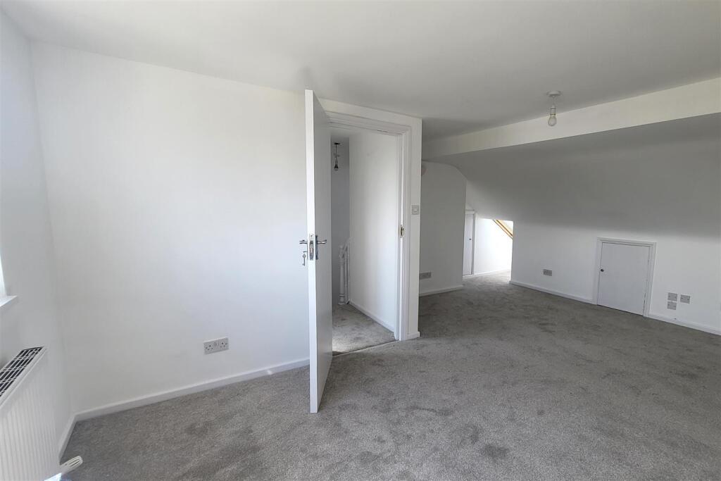 BEDROOM 1 (loft) pic 2