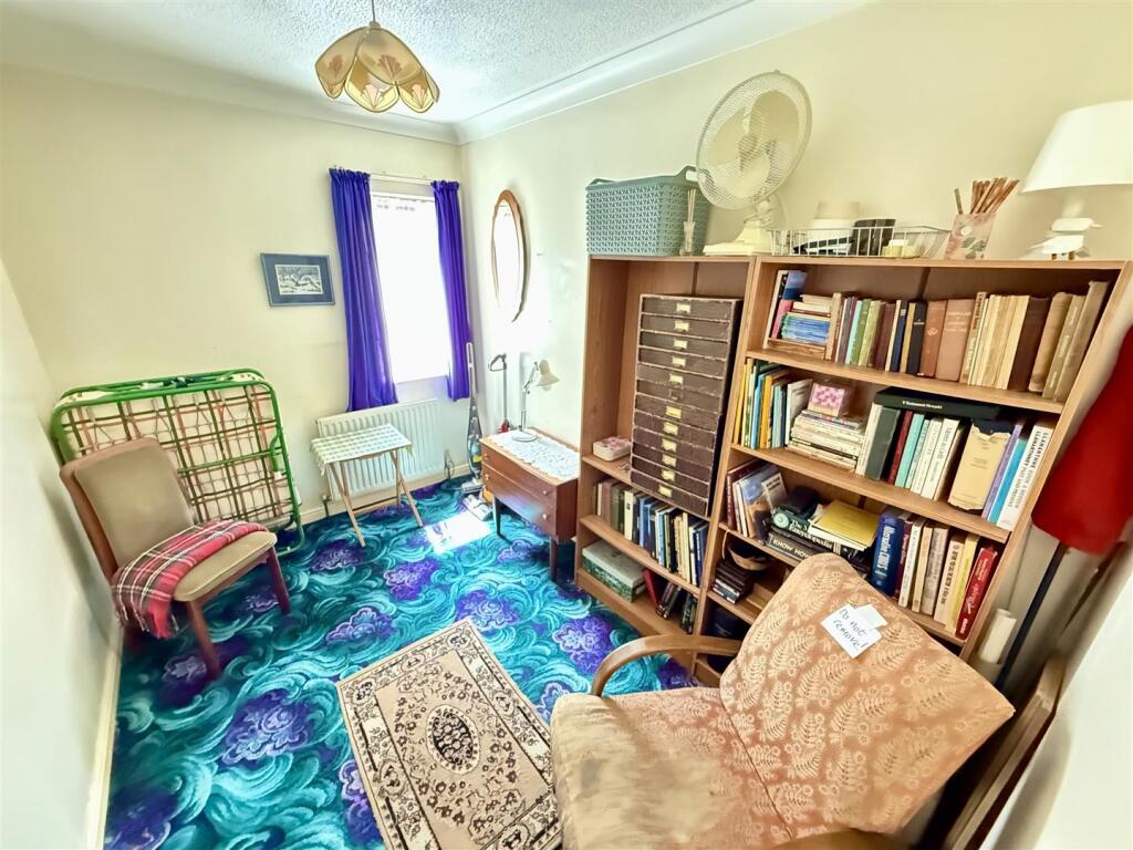 BEDROOM 2