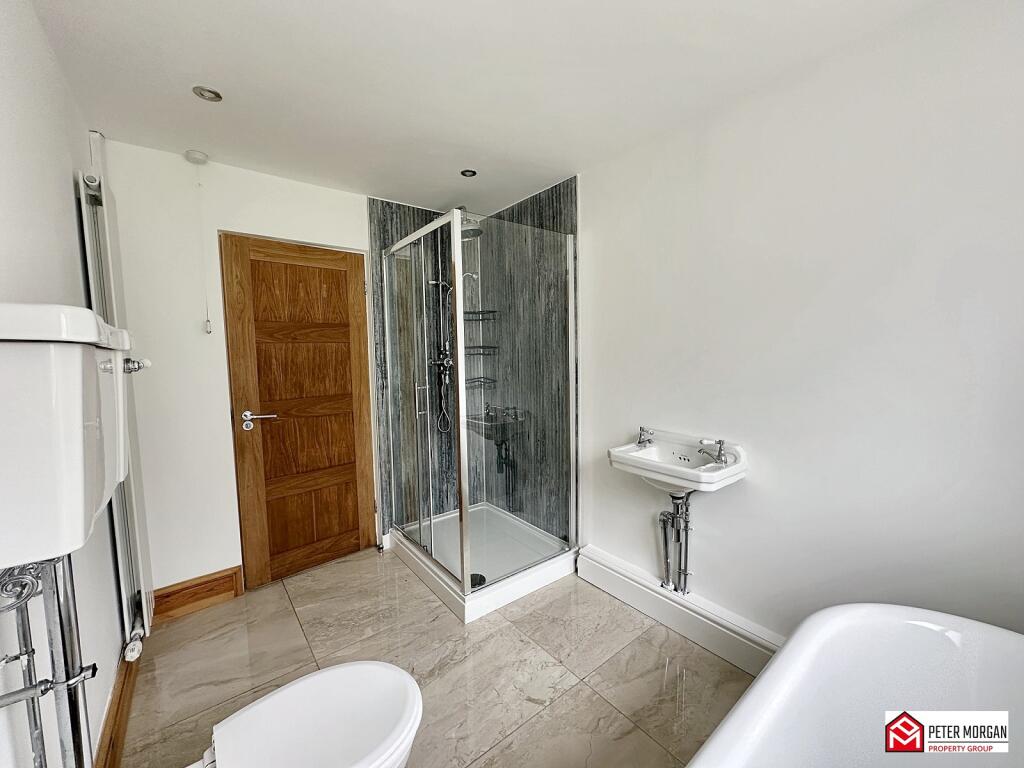Family Bath &amp; Shower Room