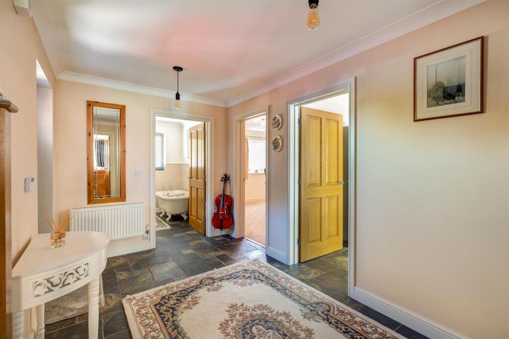 3 Creswell Drive LE67 2AG