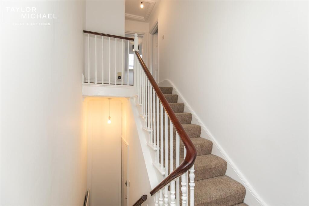 Hallway-5.jpg