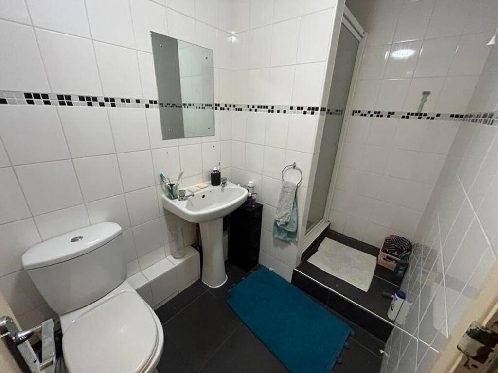 A well-maintained bathroom featuring modern fix...
