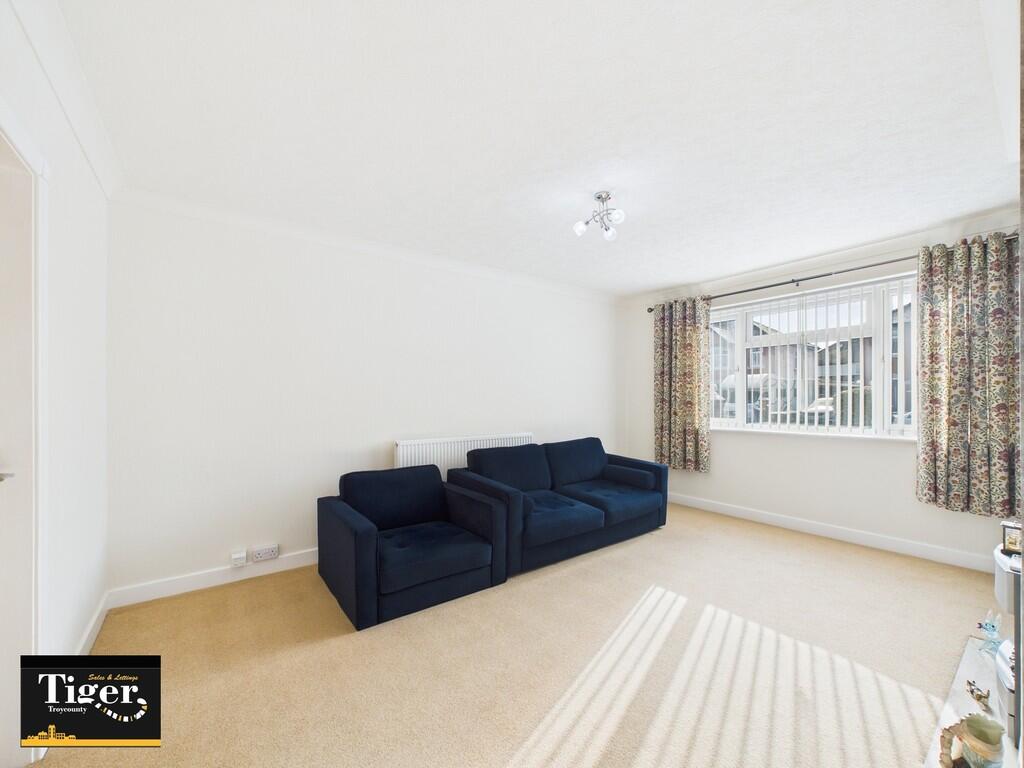 CAM02176G0-PR0496...