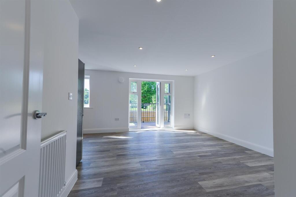 Flat 2 Dane Court2.jpg