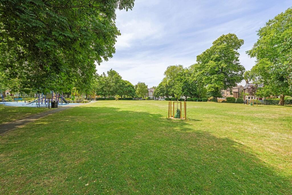 Holmewood Gardens.JPG