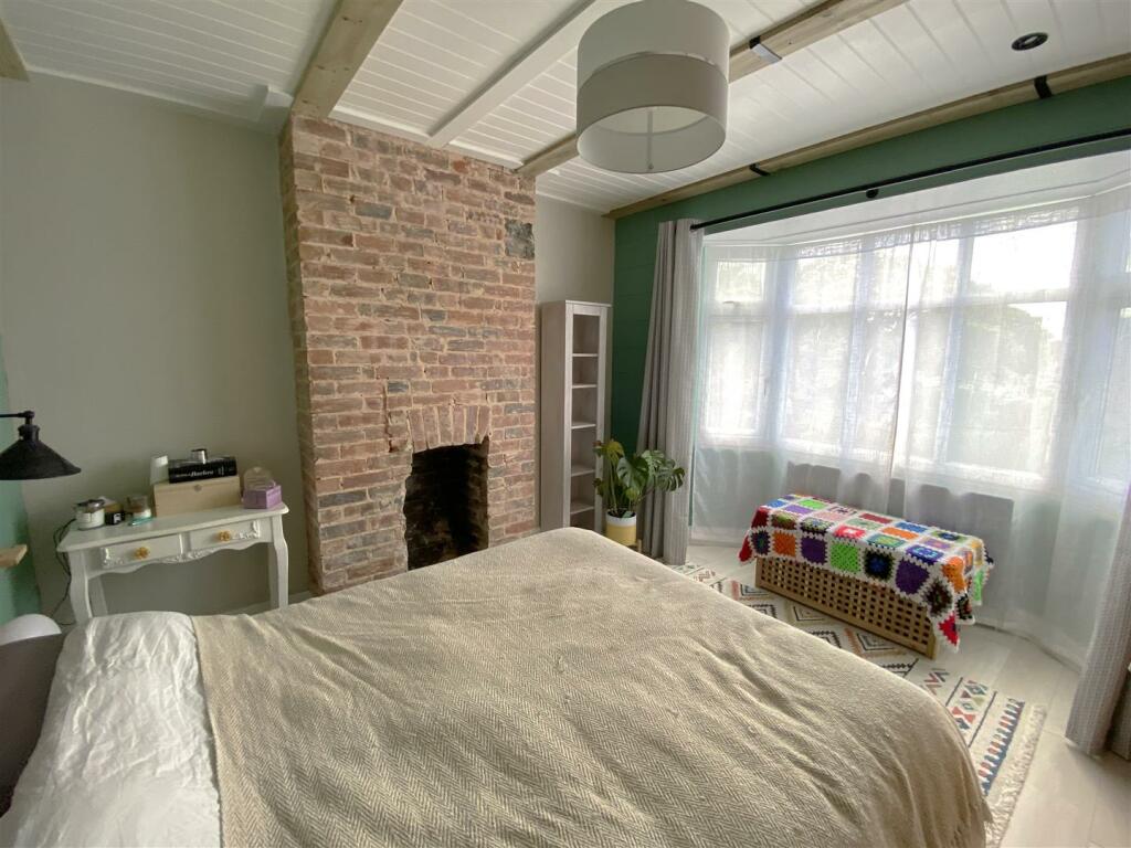 Bedroom 1.jpg