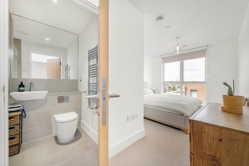 Principal Bedroom (2).JPG
