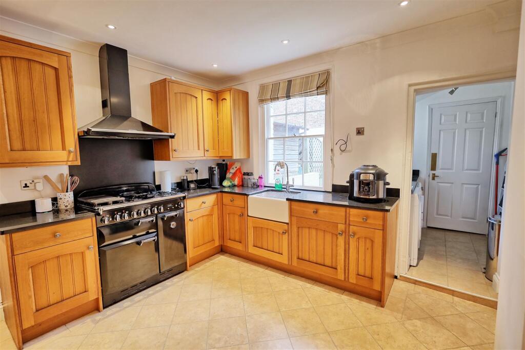 KITCHEN/BREAKFAST ROOM
