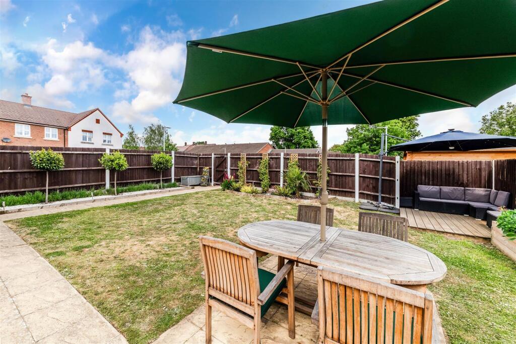 FIELDOAKS WAY (8).jpg