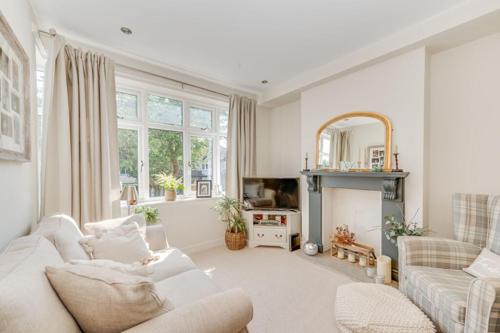 KITCHEN, DINER AND LIVING ROOM