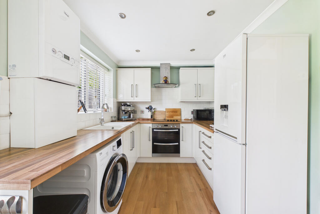 CAM05454G0-PR0039-STILL008