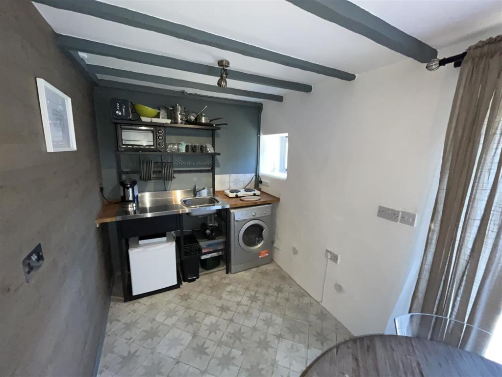 kitchen 1.JPG