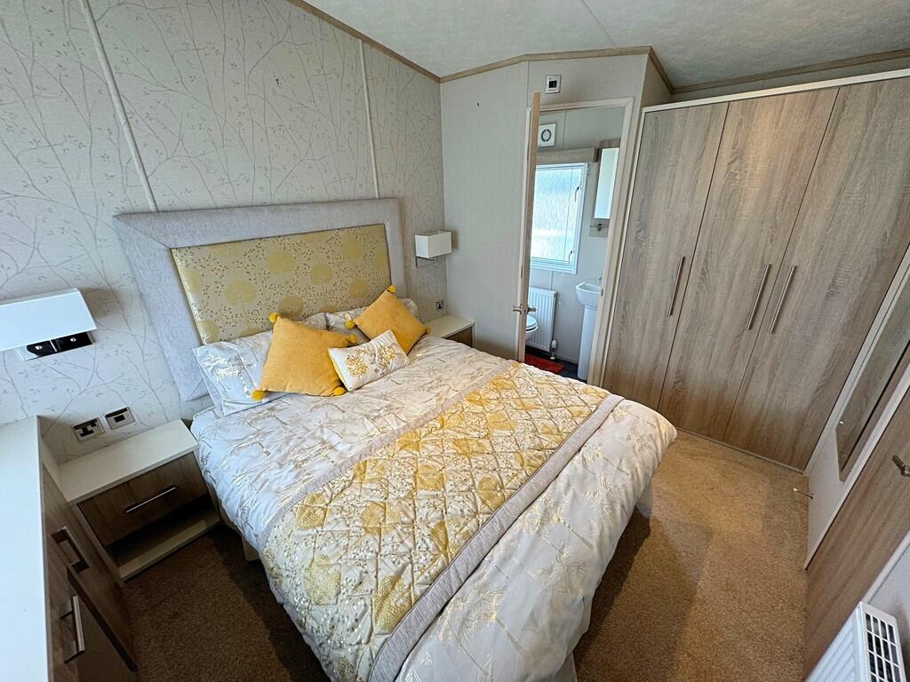 Bedroom 1 to En-s...