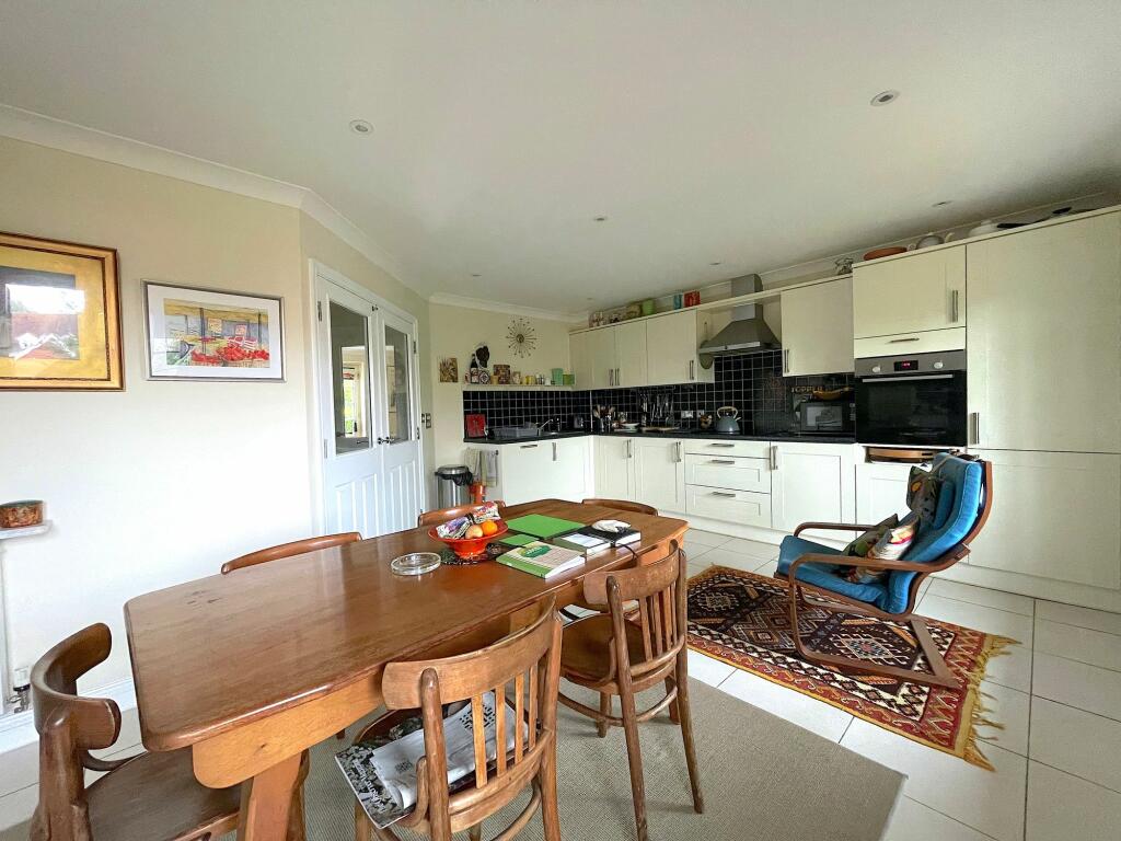 Kitchen/Dining Room (4)
