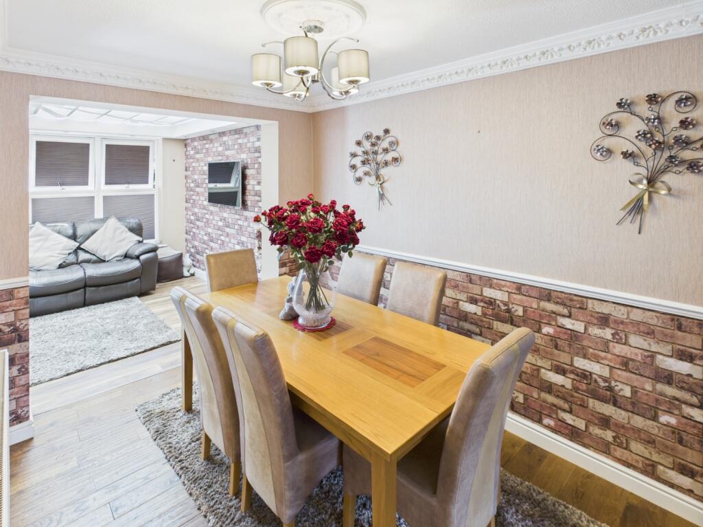 CAM04233G0-PR0025-STILL010