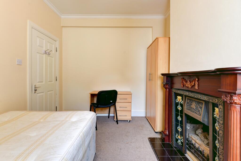99 Brading Road Bedroom 2 (2)