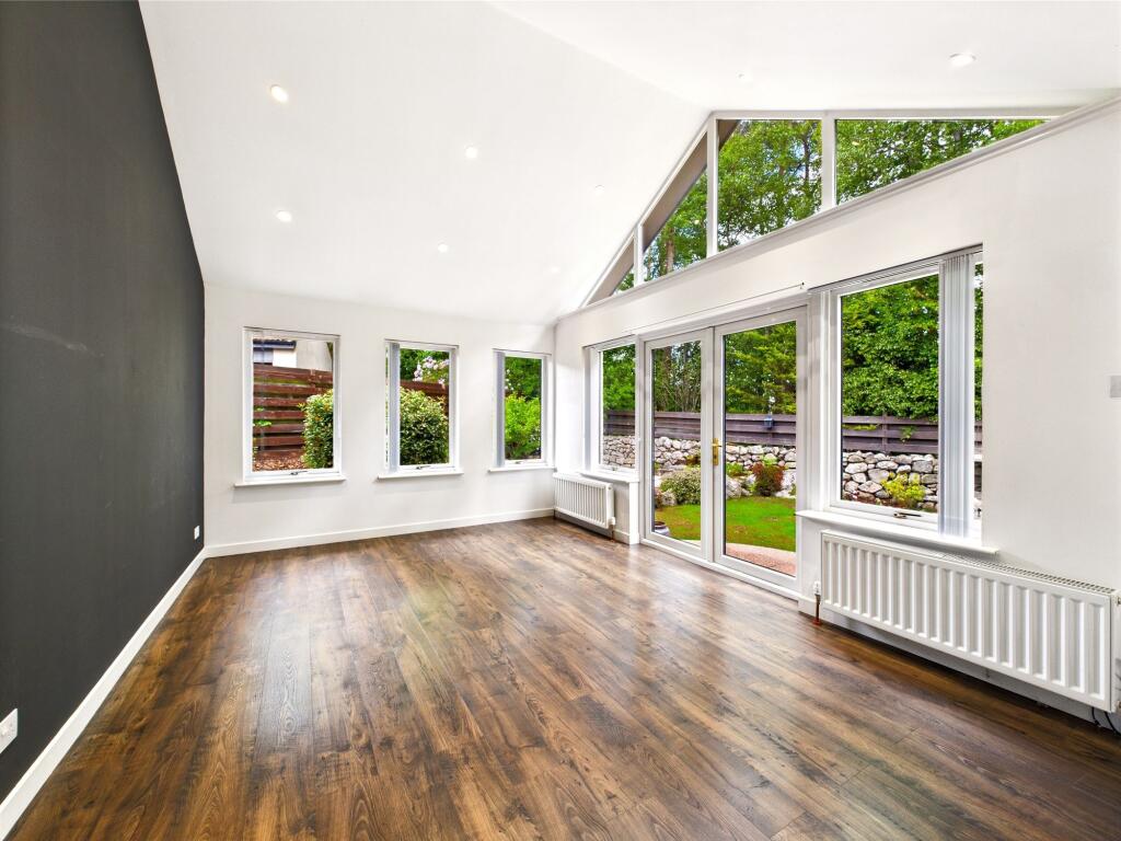Lounge/family room