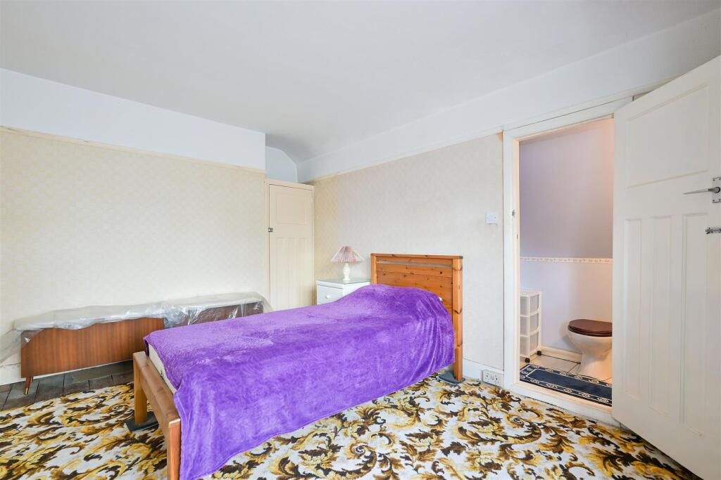 GREENHAYES AVENUE, 7- (9).jpg