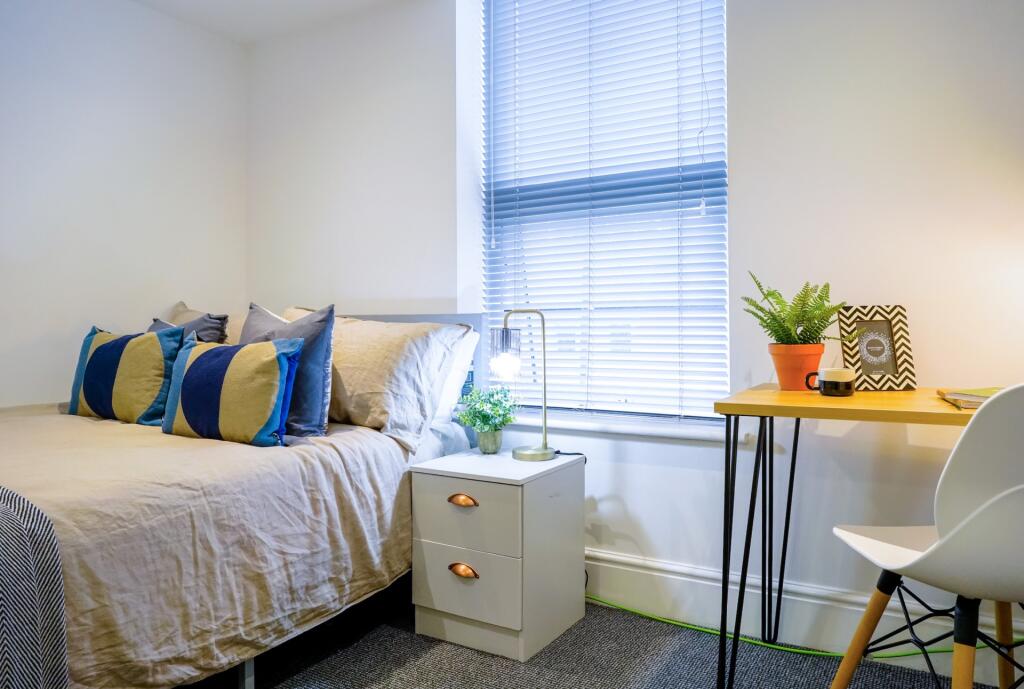 Bright and welcoming single bedroom featuring a...