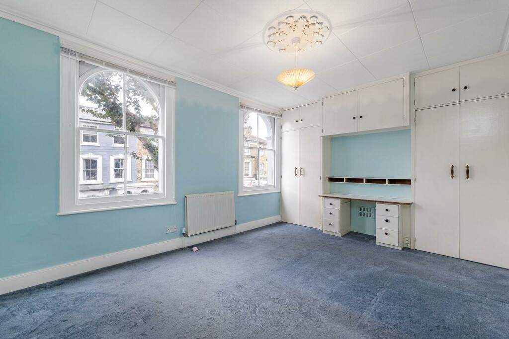 Principal bedroom.JPG