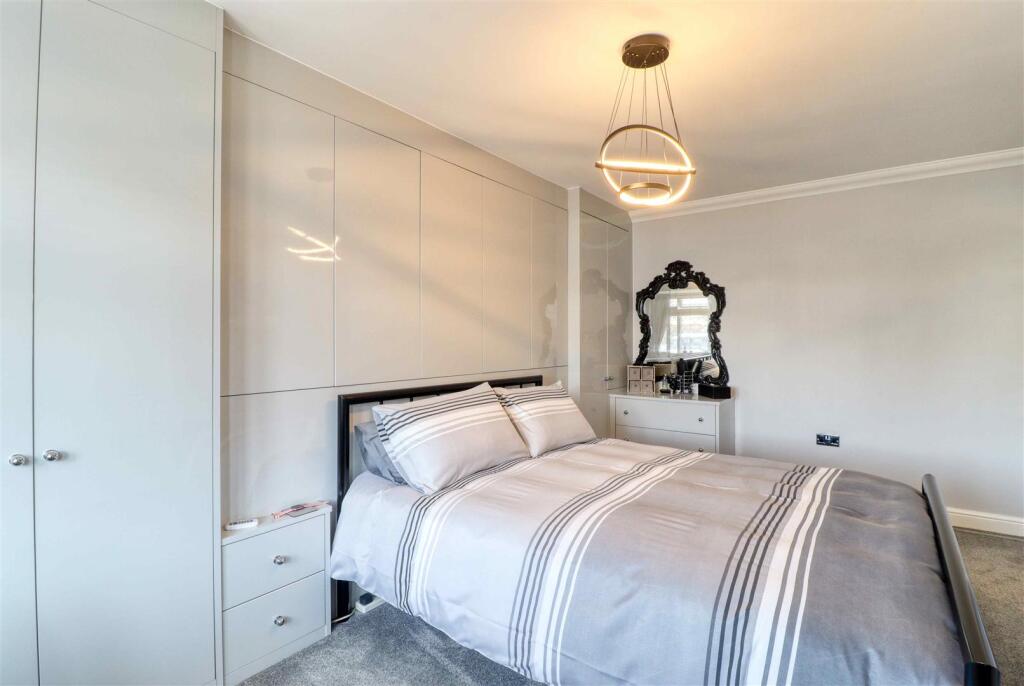 bed 1a.jpg