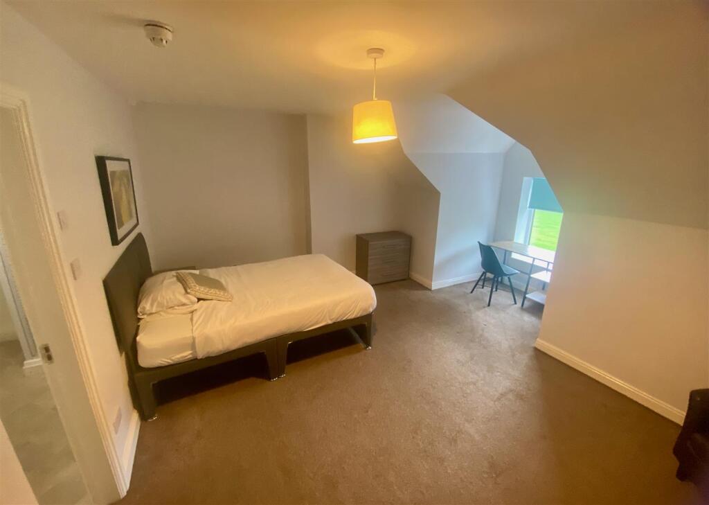 Room 6.jpeg