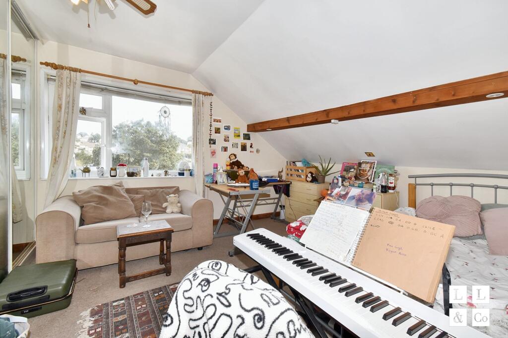 BEDROOM 2