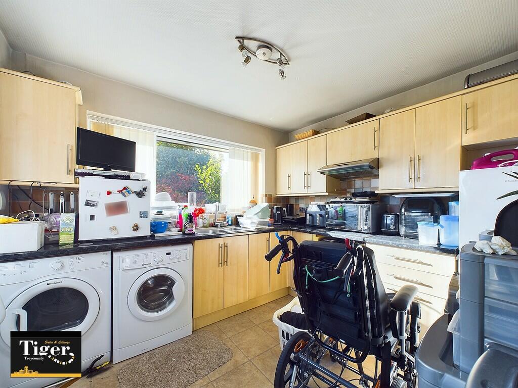 CAM02176G0-PR0383...