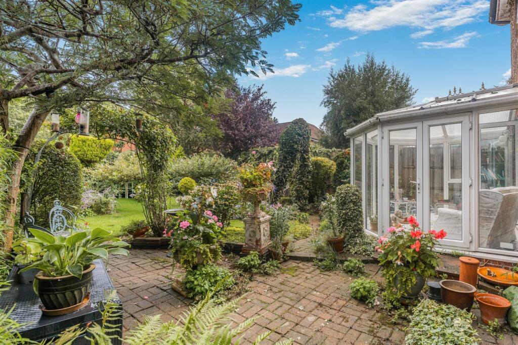 57 Delapre Drive, Banbury-11.jpg