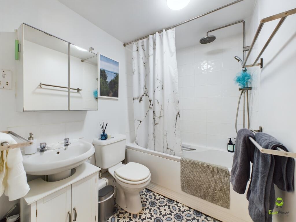 CAM04399G0-PR0032-STILL007