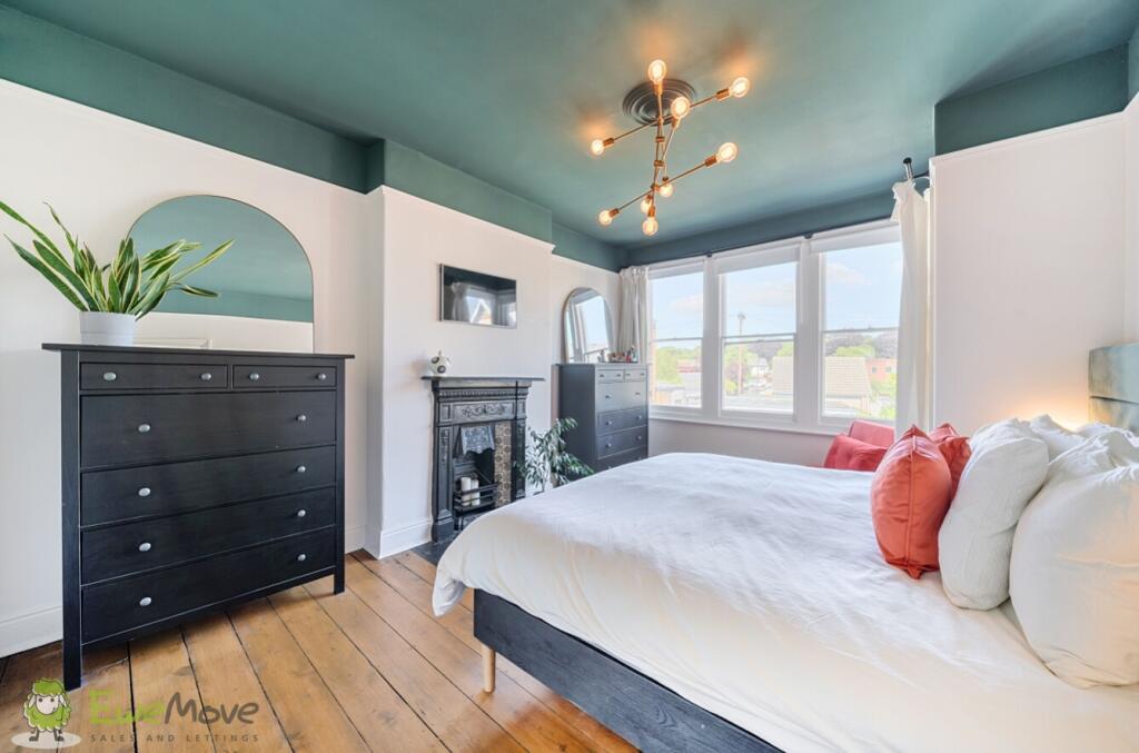 ec270ef6-e8c5-4a40-b3eb-ce9bea89581b