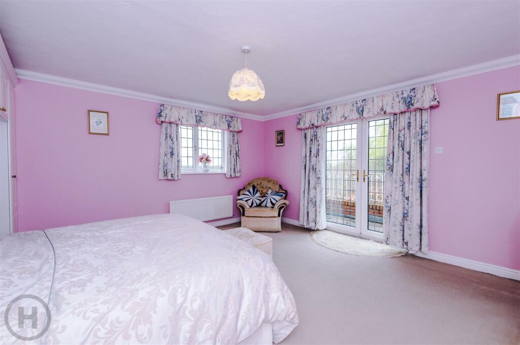 Master Bedroom (2).jpg