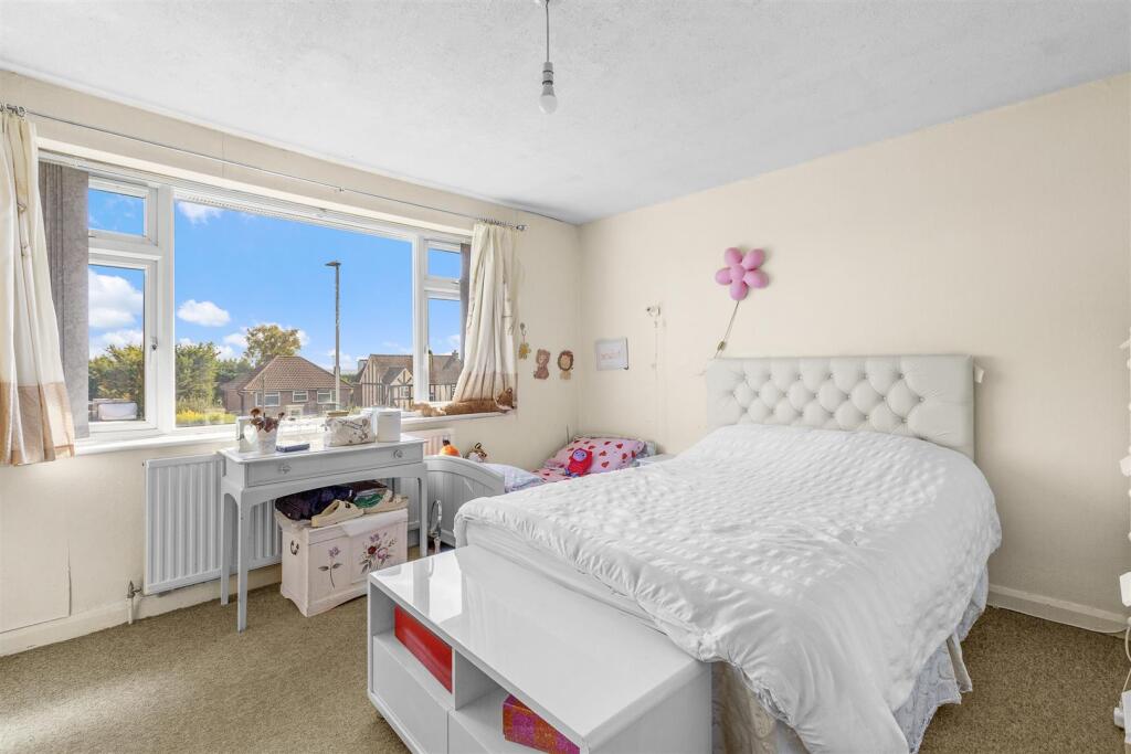 Flat 14, Clifton Court Marlow Road, HP11 1TE-1.jpg