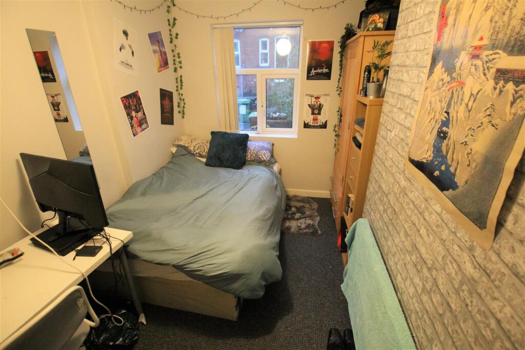 Bedroom 1.jpg