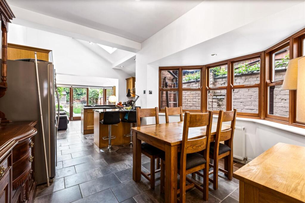 OPEN PLAN FAMILY LIVING