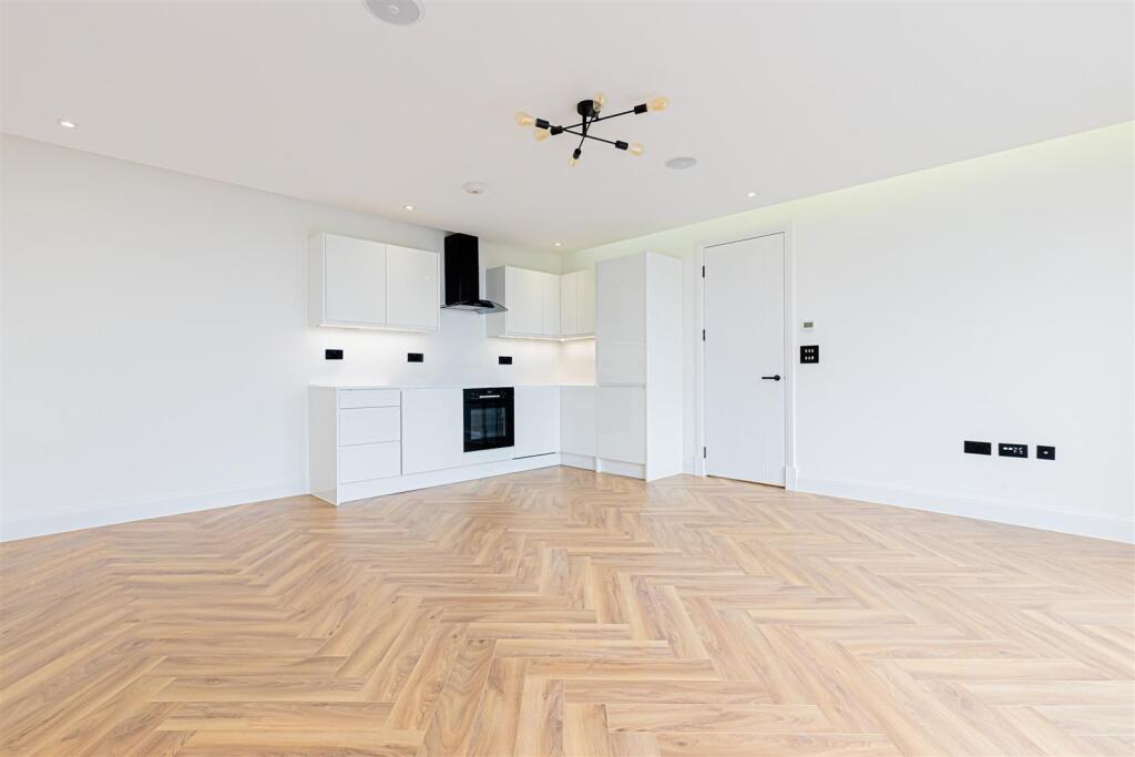 eninsula Court (9).jpg