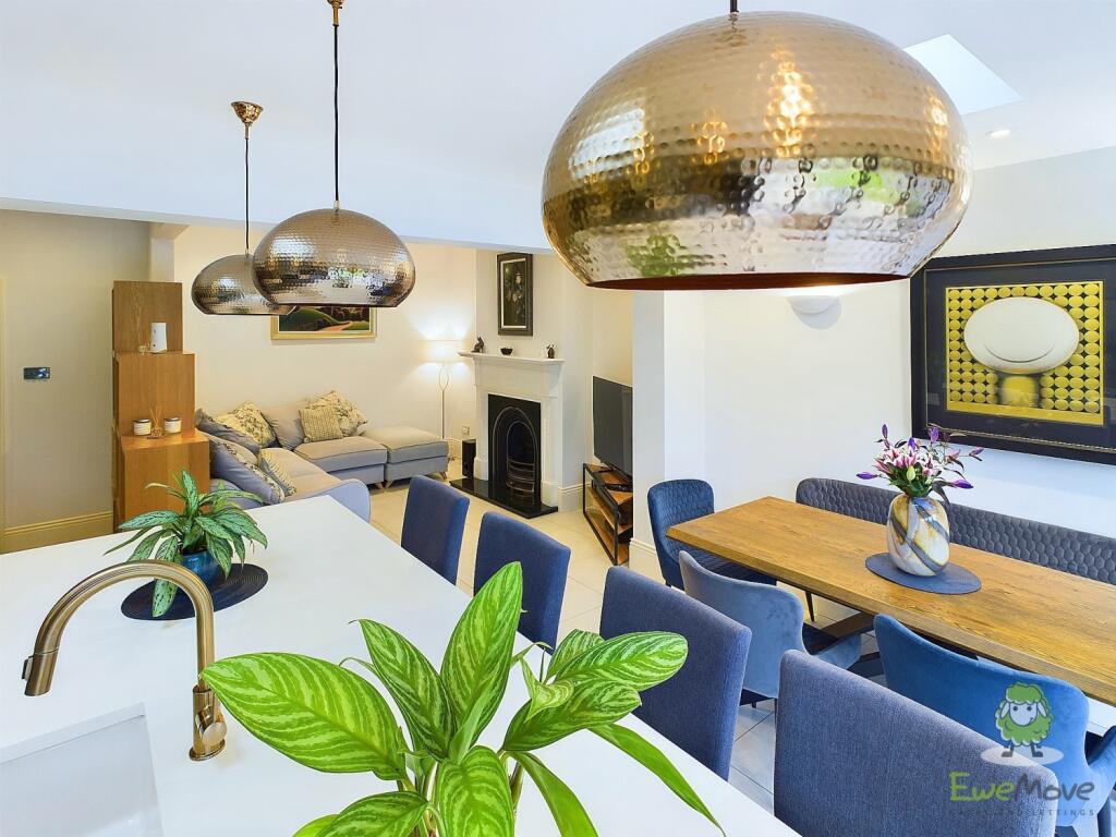 CAM01543G0-PR0103-STILL079