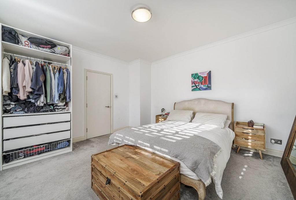 Bedroom (2).JPG