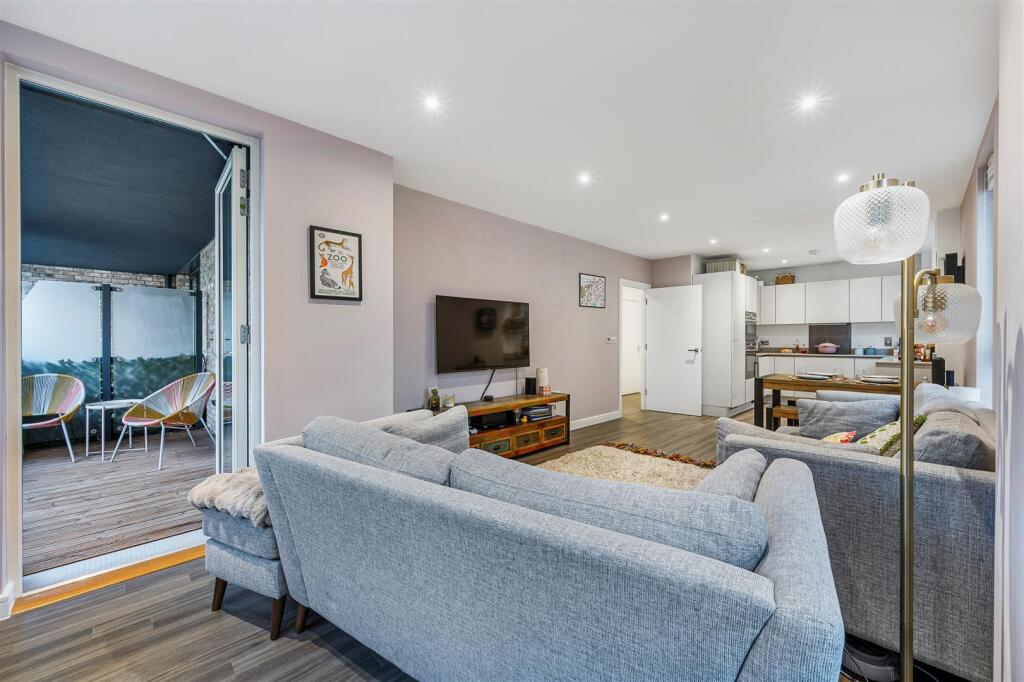 21 Donne Court-4.jpg