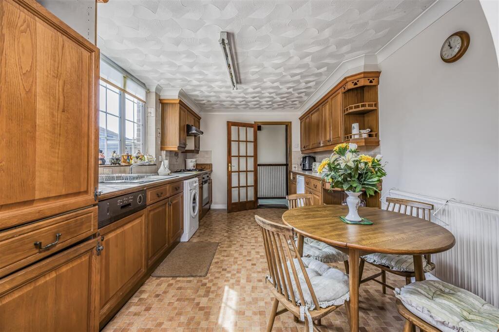 8 Moorgreen Road, Havant-PorticoMarketing-SoldBy-2