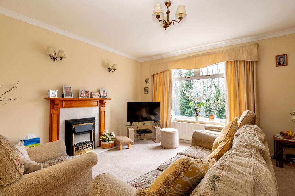 LIVING ROOM AND KITCHEN/DINER