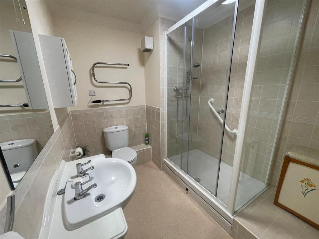 Shower Room.jpg