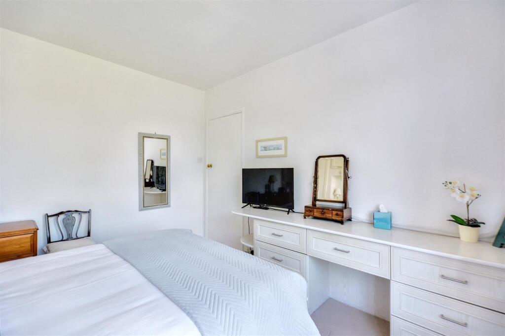 Bedroom 1_2.jpeg