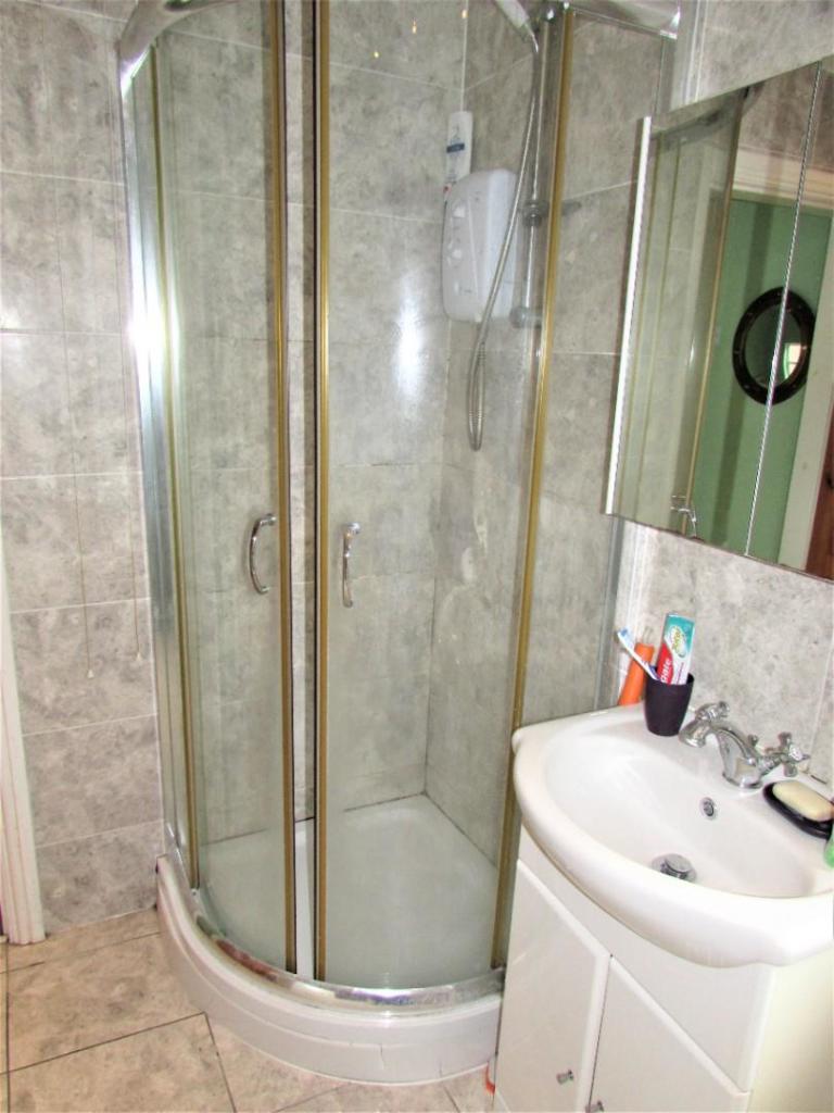LordLn303bath2.JPG