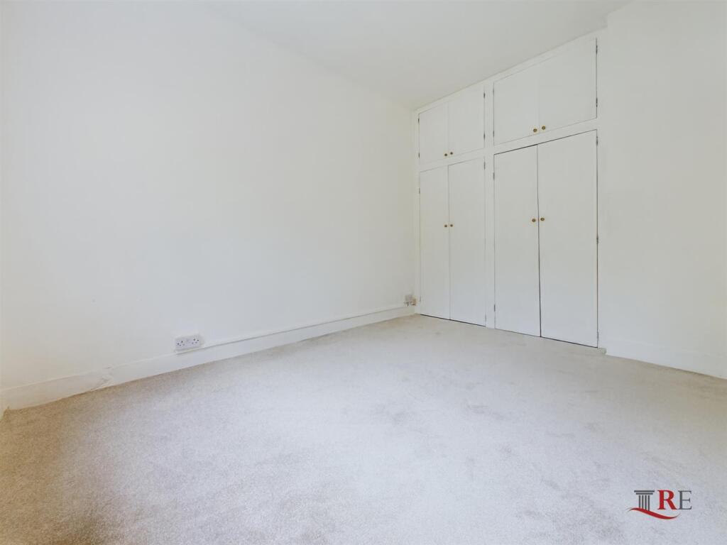 CAM02489G0-PR0064-STILL011.jpg
